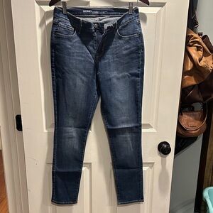 Old Navy Women's Dark Blue Skinny Jeans for curvy figures